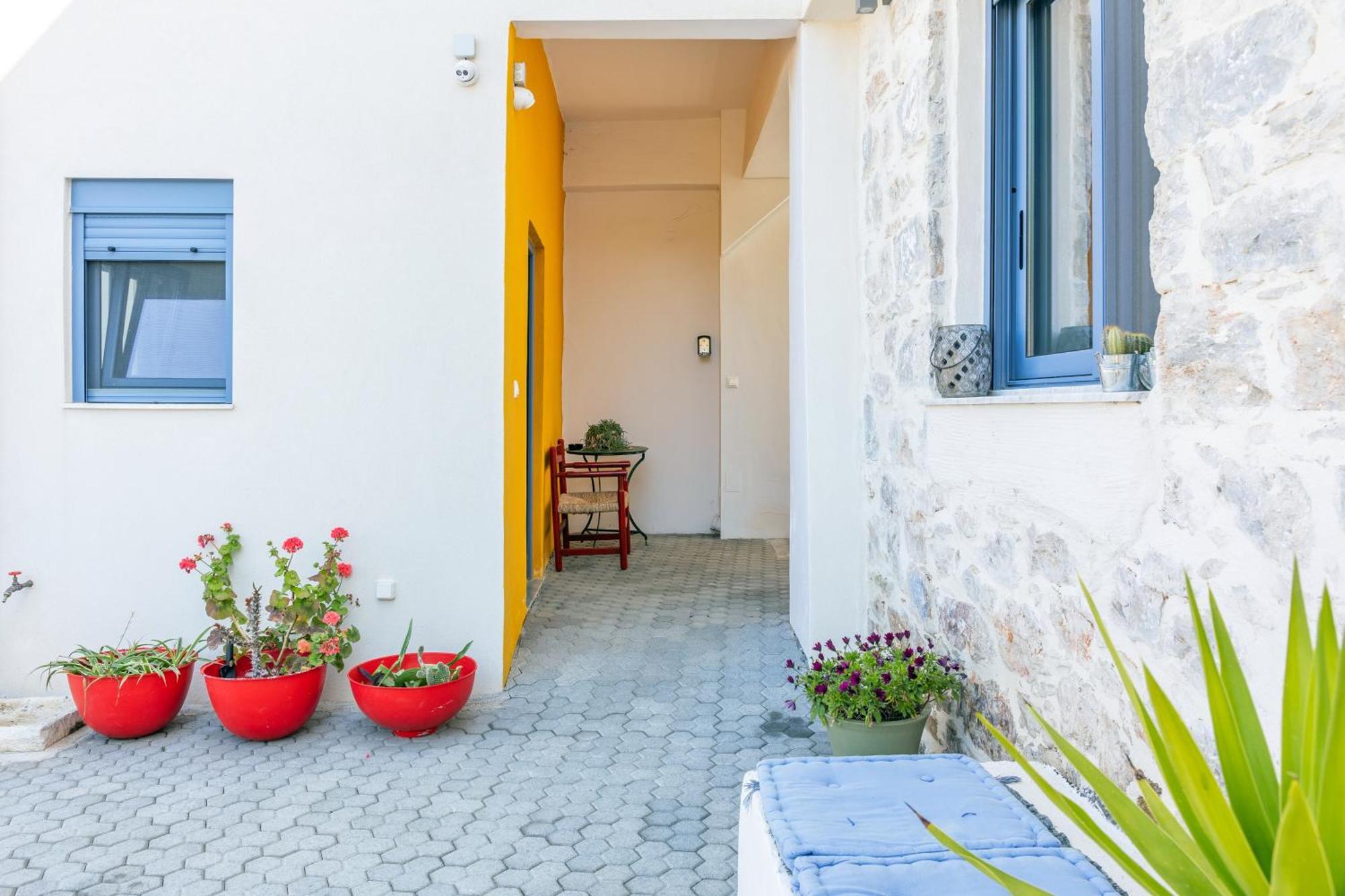 Amazing Stylish Country Apartment Akhládha Exterior foto